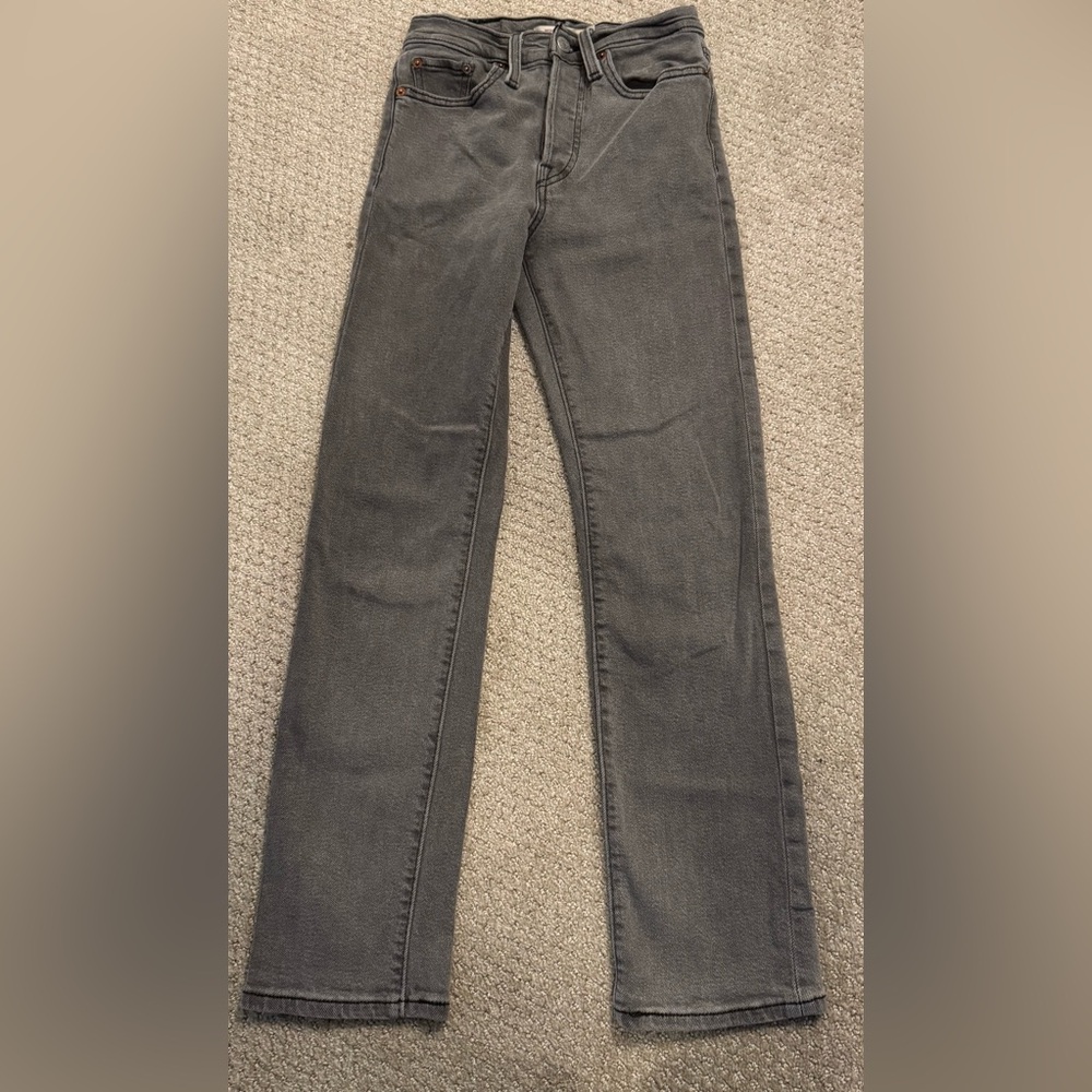 Levi's Women's Straight Leg Jeans in Charcoal